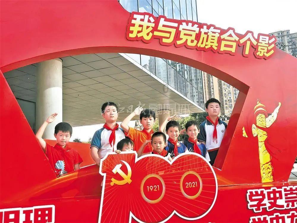逃离阴暗的房屋